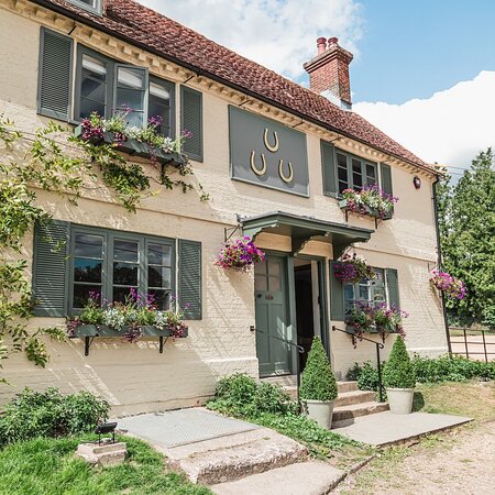 The Three Horseshoes Pub Bighton, Hattingley Valley local attractions, tour and tasting, wine tasting near me
